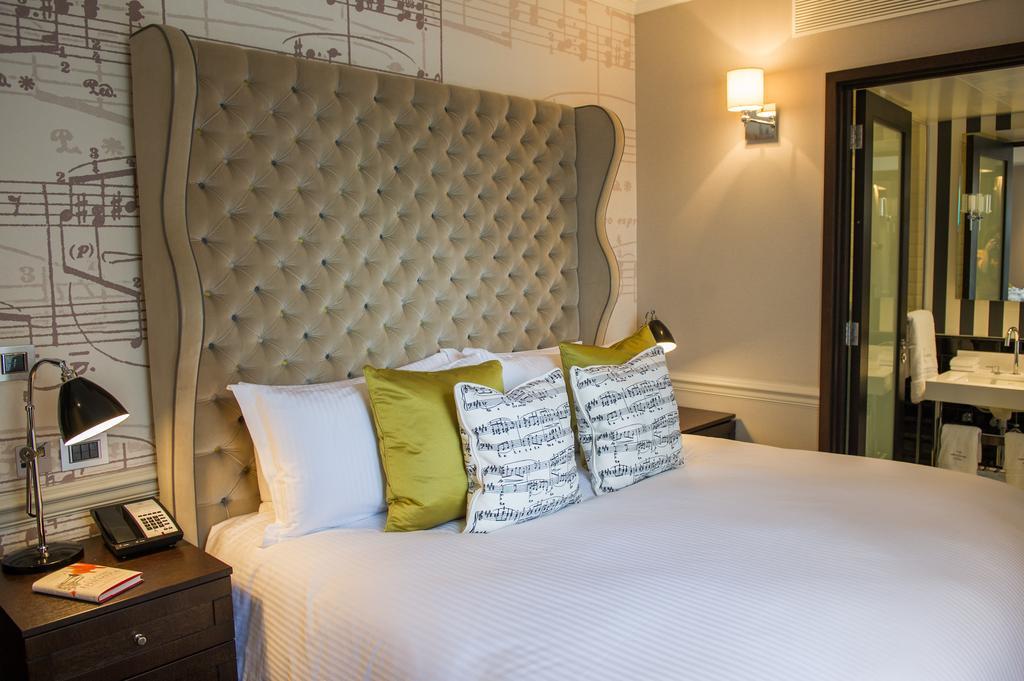The Ampersand Hotel - Small Luxury Hotels Of The World London Kültér fotó A bedroom at the hotel