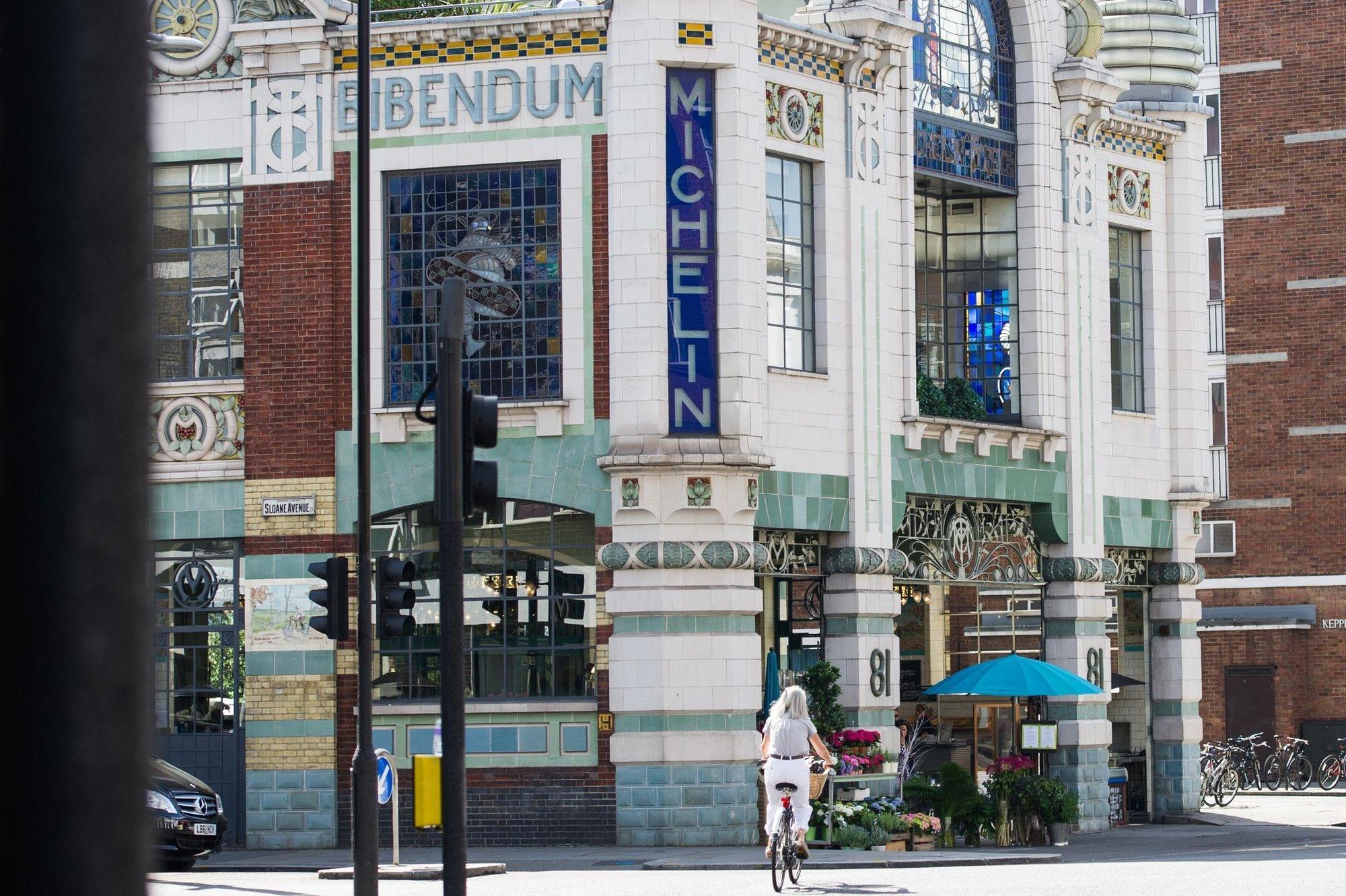The Ampersand Hotel - Small Luxury Hotels Of The World London Kültér fotó The former Wyndham's Theatre, now the Zoopla headquarters